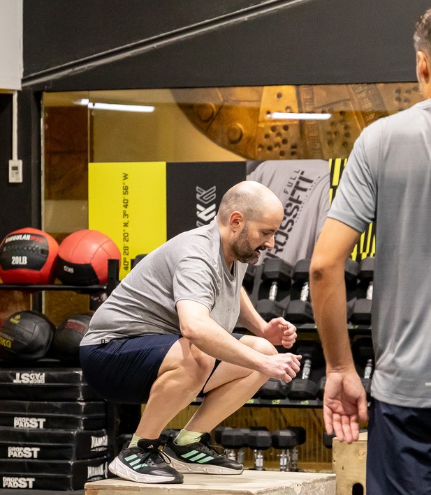 El programa de Full CrossFit te permite desarrollar las 10 capacidades físicas generales: resistencia cardiovascular y respiratoria, energía, fuerza, flexibilidad, potencia, velocidad, coordinación, agilidad, equilibrio y precisión.